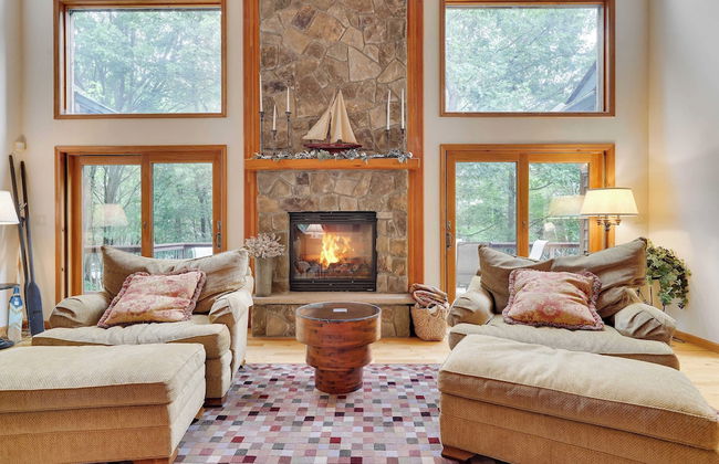 Elk Hollow by Avantstay Lakefront Chalet w/ Game Room & Fire Pit - Foto 11