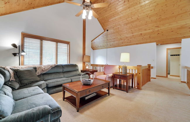 Elk Hollow by Avantstay Lakefront Chalet w/ Game Room & Fire Pit - Foto 28