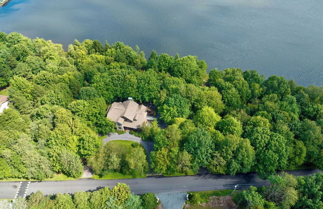 Elk Hollow by Avantstay Lakefront Chalet w/ Game Room & Fire Pit - Foto 53
