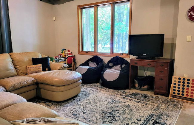 Elk Hollow by Avantstay Lakefront Chalet w/ Game Room & Fire Pit - Foto 24