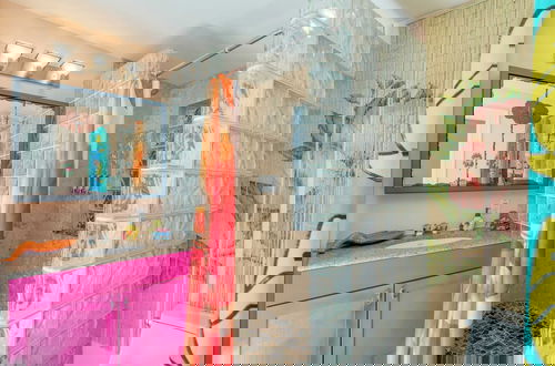 Photo 21 - Tennessee Williams by Avantstay Funky Design + Pool