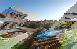 Foto 1 - Charming Villa With Pool ,140m From the sea