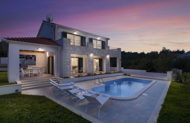 Charming Villa With Pool ,140m From the sea - Foto 26