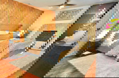 Photo 2 - Beachside Sanctuary Lovely 3 BDR Steps to Ocean!