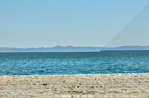 Foto 45 - Beachside Sanctuary Lovely 3 BDR Steps to Ocean!