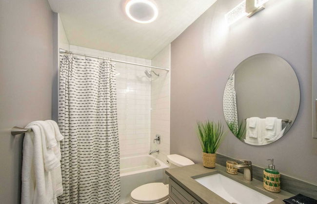 Modern Escape by Avanstay w/ Hot Tub, Fire Pit, Mountain Views, 10min to Town - Foto 13