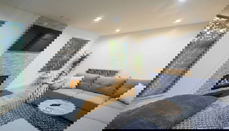 Foto 1 - Modern Escape by Avanstay Views, 10min to Town