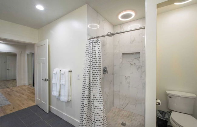 Modern Escape by Avanstay w/ Hot Tub, Fire Pit, Mountain Views, 10min to Town - Foto 10