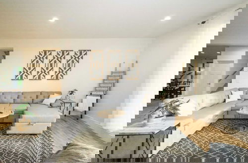 Foto 7 - Modern Escape by Avanstay Views, 10min to Town