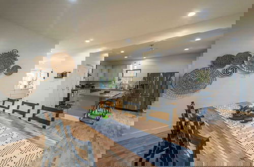 Foto 8 - Modern Escape by Avanstay Views, 10min to Town