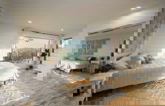 Foto 1 - Modern Escape by Avanstay w/ Hot Tub, Fire Pit, Mountain Views, 10min to Town