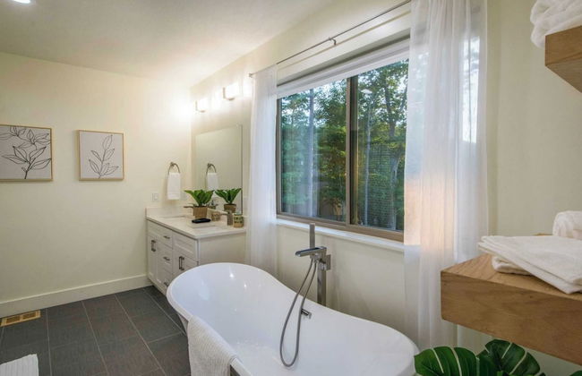 Modern Escape by Avanstay w/ Hot Tub, Fire Pit, Mountain Views, 10min to Town - Foto 8