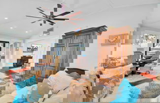 Photo 1 - 17 Sandcrab Court by Avantstay Newly Renovated Home in Beach Town!