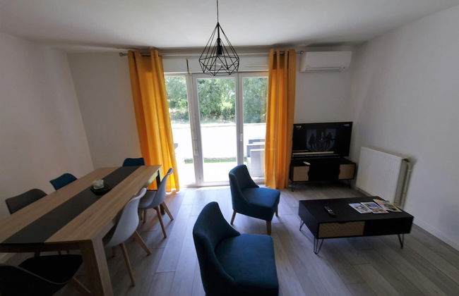 Beautiful Holiday Apartment in Uzes With Balcony - Foto 1