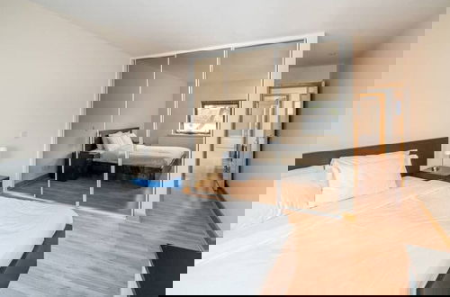 Photo 5 - Bright 2 Bed 2 Bath apt Near Canary Wharf