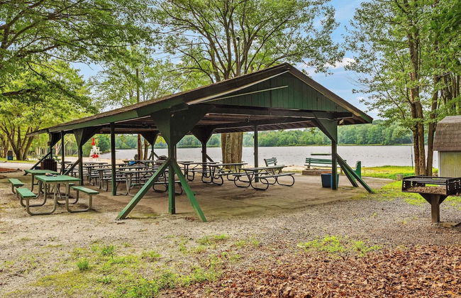 Maple Oasis by Avantstay Newly Built w/ Hot Tub, Game Room & Fire Pit - Foto 41