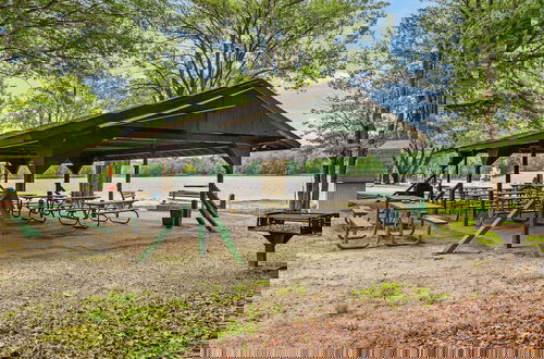 Foto 43 - The Nest at Brier Crest by Avantstay Game Room, Expansive Deck & Fire Pit