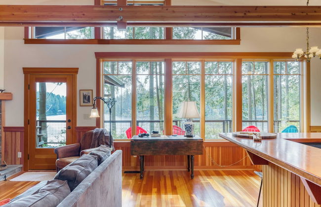 Goss Lake Chalet by Avantstay Lakefront w/ Dock - Foto 6