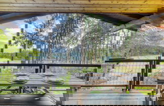 Foto 1 - Goss Lake Chalet by Avantstay Lakefront w/ Dock