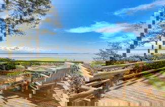 Photo 1 - Goldilocks by Avantstay Luxury Waterfront Home