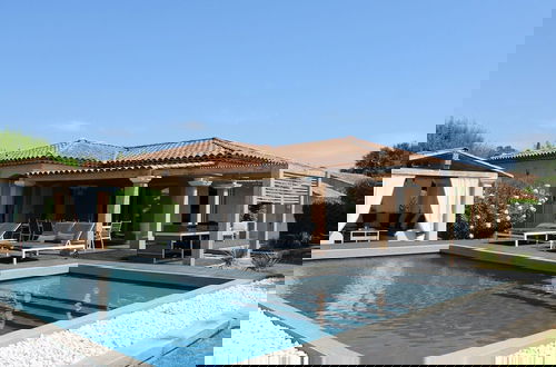 Foto 1 - Holiday Home With Large Garden and Pool