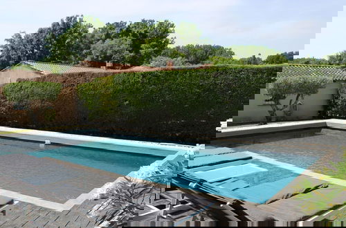 Foto 25 - Holiday Home With Large Garden and Pool