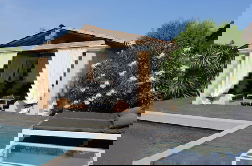 Foto 19 - Holiday Home With Large Garden and Pool