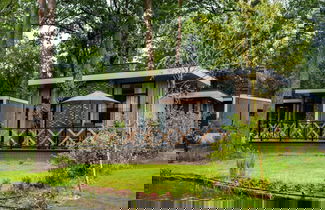 Foto 1 - Modern Holiday Home With Decorative Fireplace