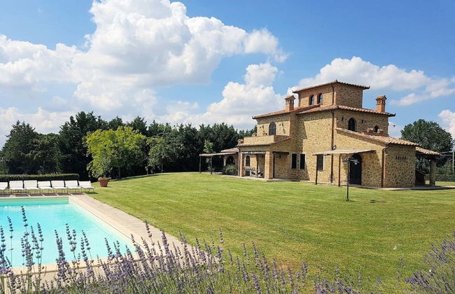 Ideal Holiday Home With Private Pool - Photo 10