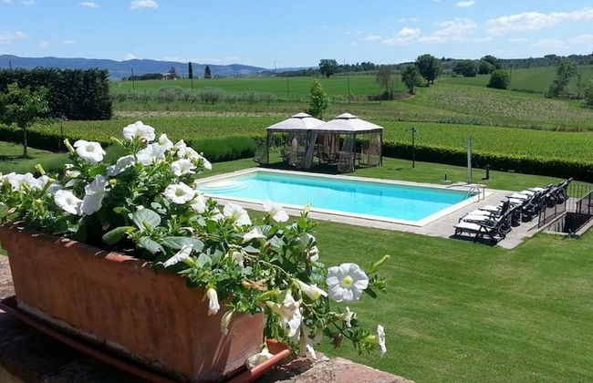 Ideal Holiday Home With Private Pool - Photo 6