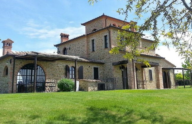 Ideal Holiday Home With Private Pool - Photo 16