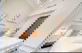 Foto 2 - Contemporary One Bedroom with Chic Design