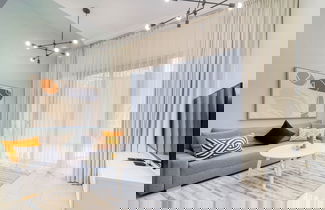 Foto 1 - Contemporary One Bedroom with Chic Design