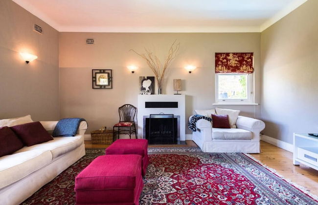 Beautiful 2 Story Manor Close to Beach and all - Foto 8
