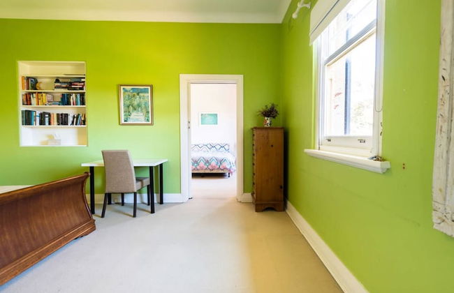 Beautiful 2 Story Manor Close to Beach and all - Foto 37