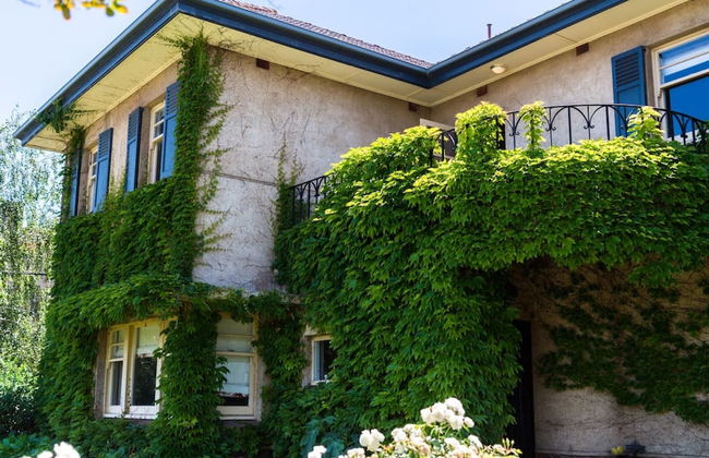 Beautiful 2 Story Manor Close to Beach and all - Foto 31