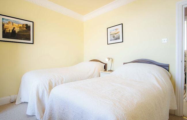 5 Belle Vue Court - 2 Bedroom Apartment - Tenby - Photo 7