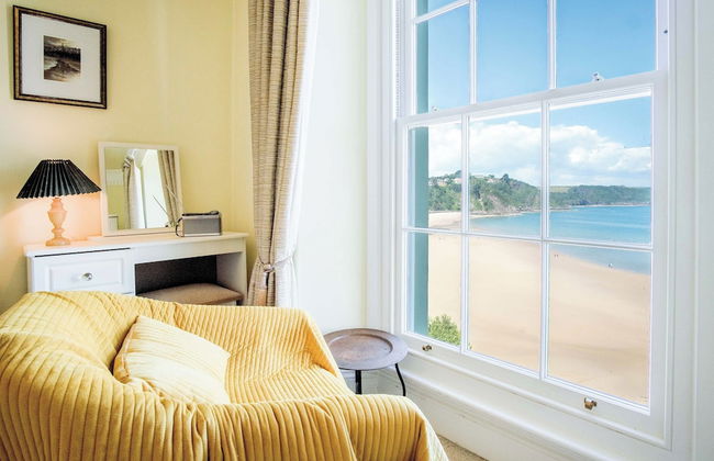 5 Belle Vue Court - 2 Bedroom Apartment - Tenby - Photo 4
