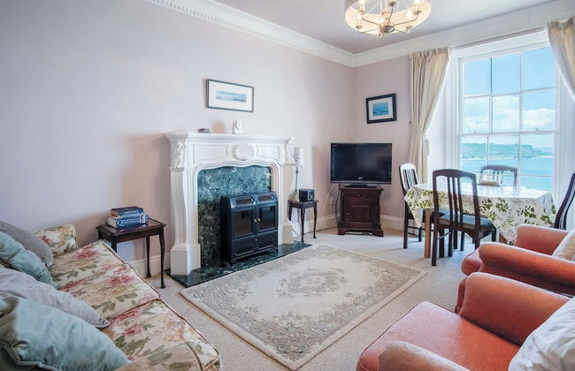 5 Belle Vue Court - 2 Bedroom Apartment - Tenby - Photo 1