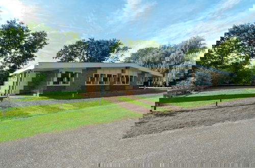 Foto 20 - Stylish Beachside Bungalow With Patio