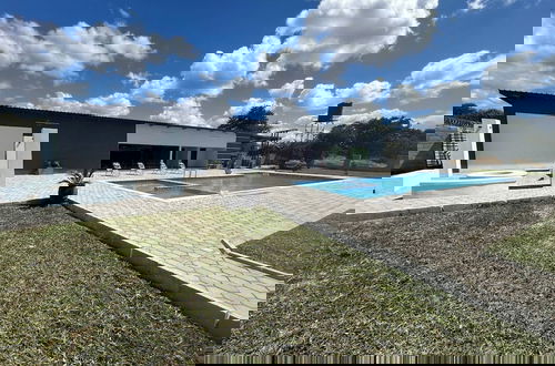Foto 10 - Luxurious Motherland Apartments