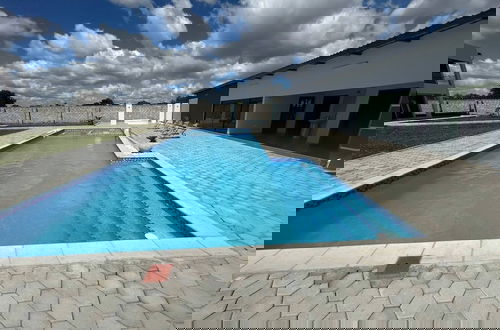 Foto 9 - Luxurious Motherland Apartments