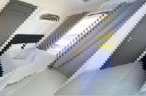 Foto 2 - Luxurious Motherland Apartments