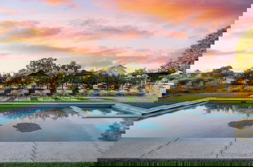 Photo 55 - Wine Country Estate by Avantstay Pool, Spa, Barn