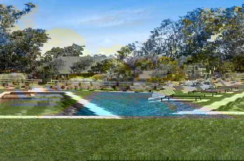 Photo 39 - Wine Country Estate by Avantstay Pool, Spa, Barn