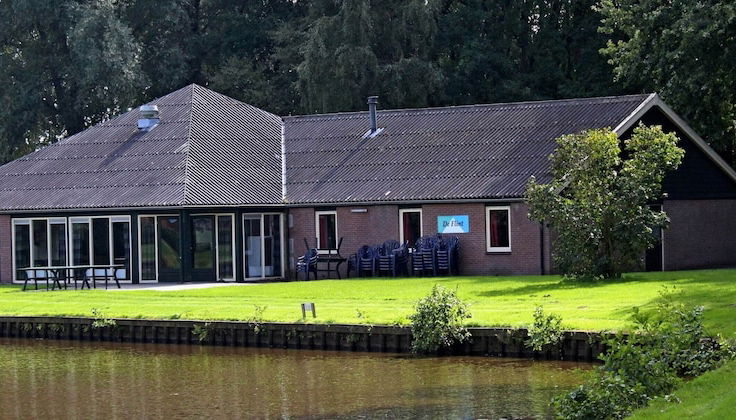 Photo 1 - Well Furnished Home for Groups with Dishwasher near Water