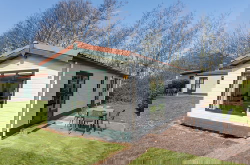 Foto 1 - Restyled Chalet With Dishwasher, Near the Sea, on Texel