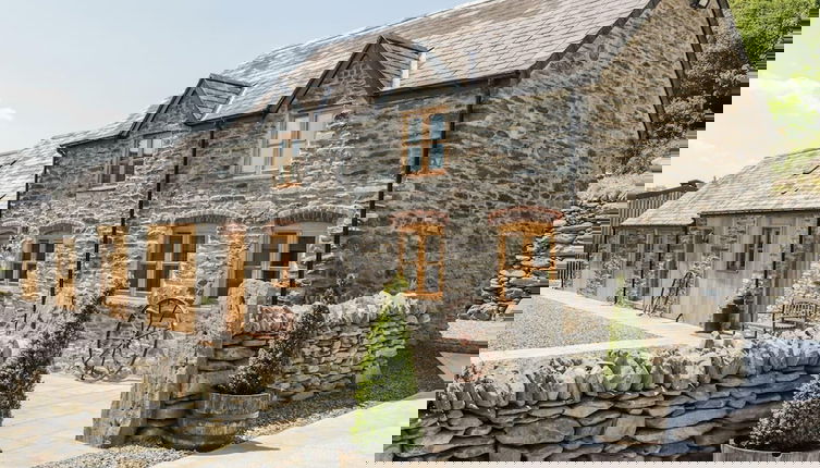Foto 1 - Cosy Barn - Sleeps 8, Hot Tub & Countryside Views