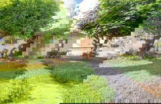 Foto 1 - Supreme 4BR Villa With Garden & Sea View