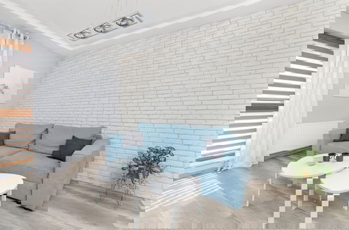 Foto 1 - Cracow Apartment With Terrace by Renters